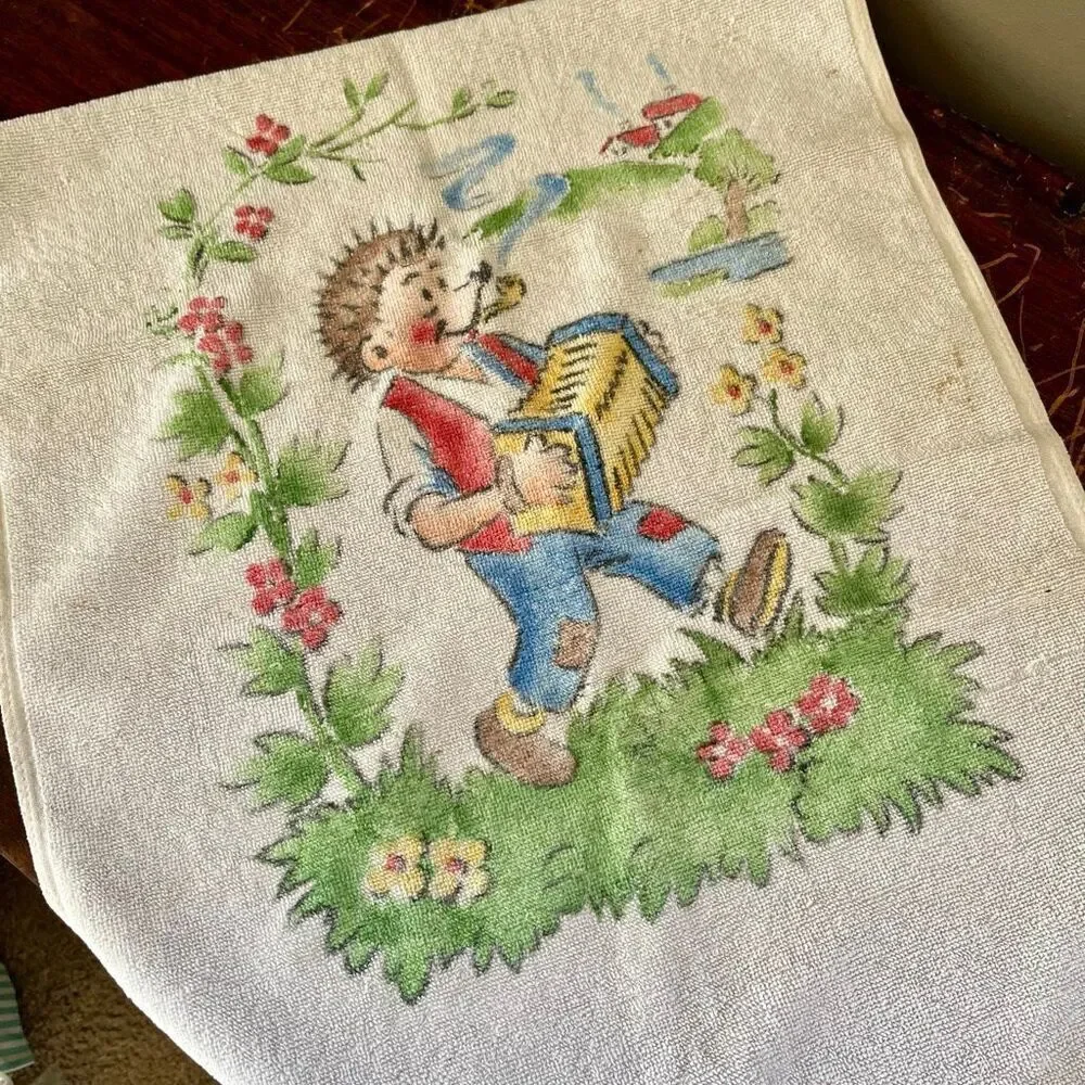 VTG Hedgehog Accordion Terry Guest Towel Alpine Folk Art Storybook Linen